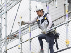 足場組み立ての様子