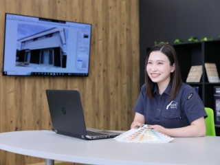 ショールームにいるスタッフ