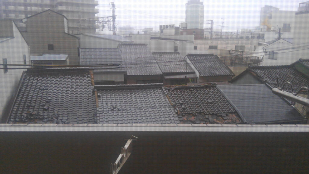 台風21号でずれた瓦