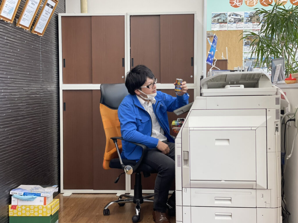 コーヒ－飲む人